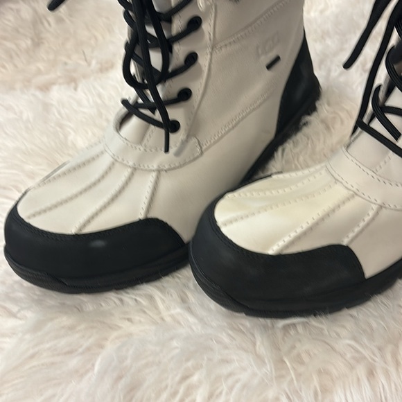 UGG Men's Butte Waterproof Leather Snow Boot, White/Black, Size 11 - Picture 7 of 9